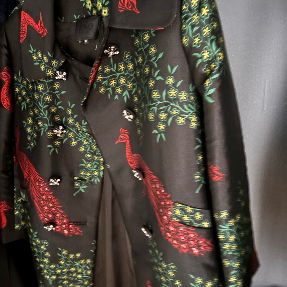 FASHION FIT  Black Coat with Red Peacocks - Picture 3 of 6